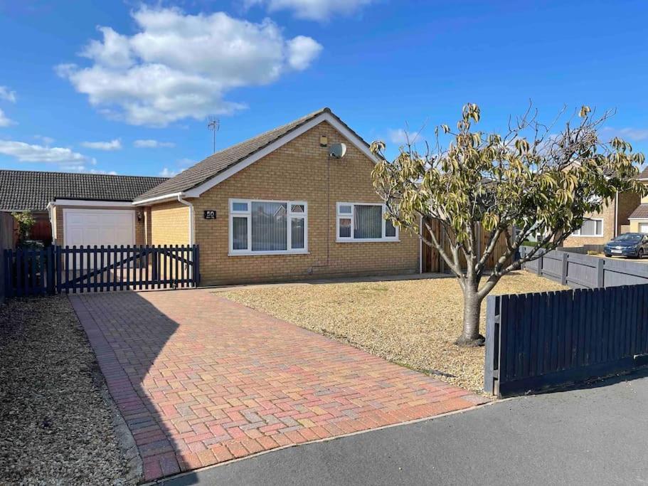 Lodge In The Heart Of Bourne Thurlby Exterior photo